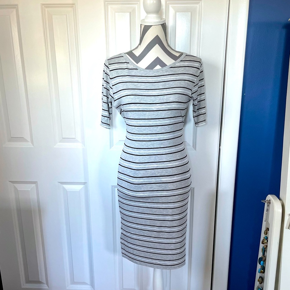 LuLaRoe Julia Dress Sz Small